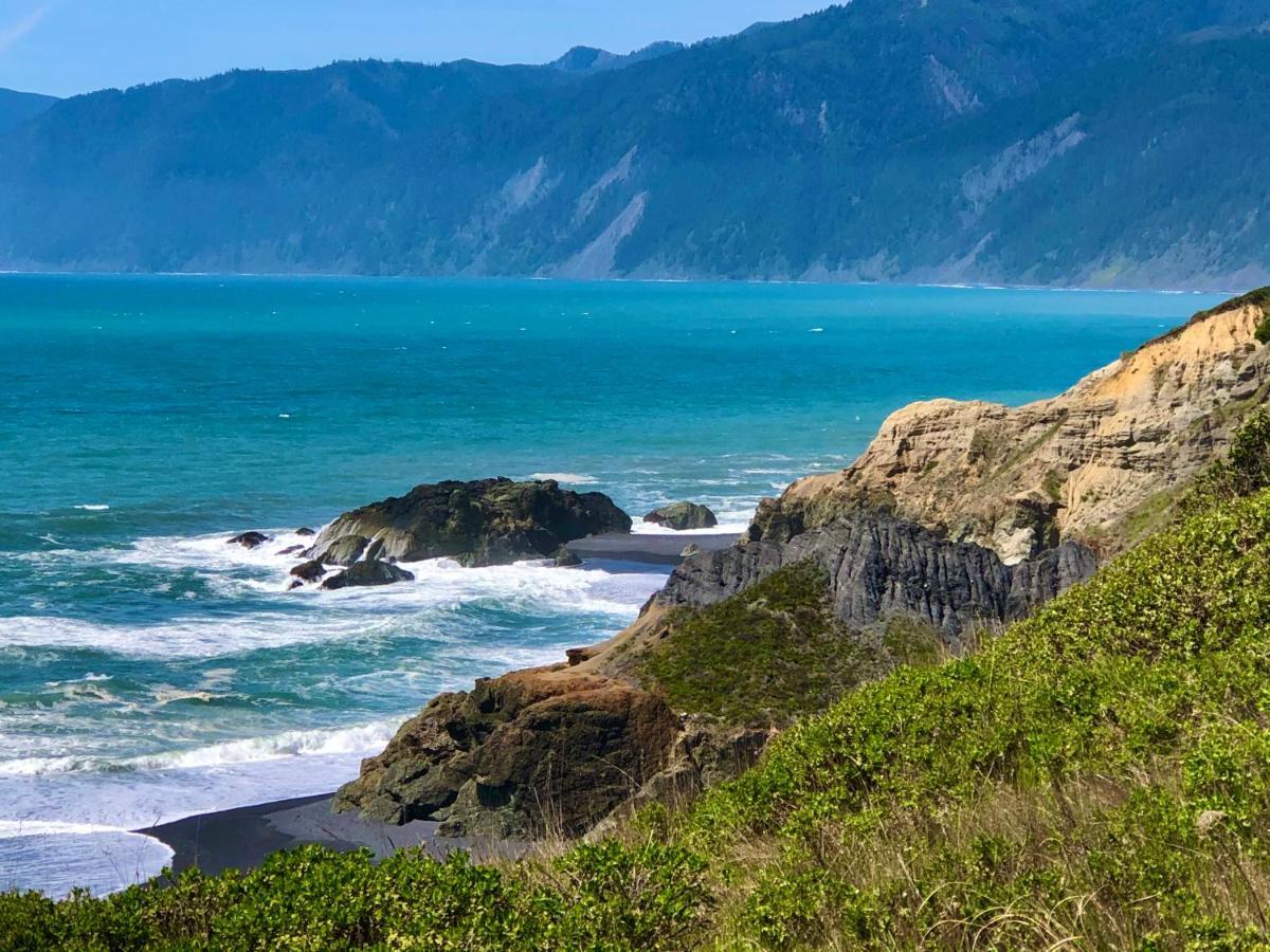 Amazing Oceanview 2 Bedroom Oceanfront! By Oceanviewhottubs Shelter Cove, Ca Tesla Ev Station Exterior foto