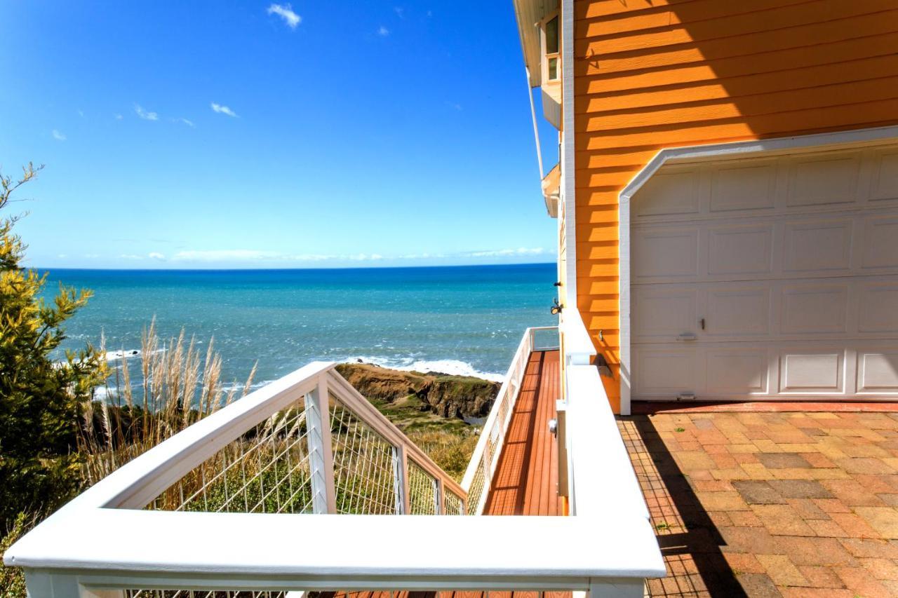 Amazing Oceanview 2 Bedroom Oceanfront! By Oceanviewhottubs Shelter Cove, Ca Tesla Ev Station Exterior foto